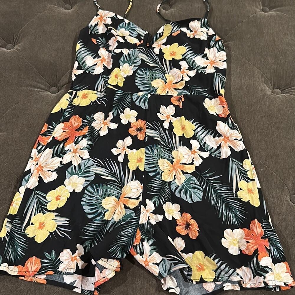 Wild fable stretch floral romper size medium